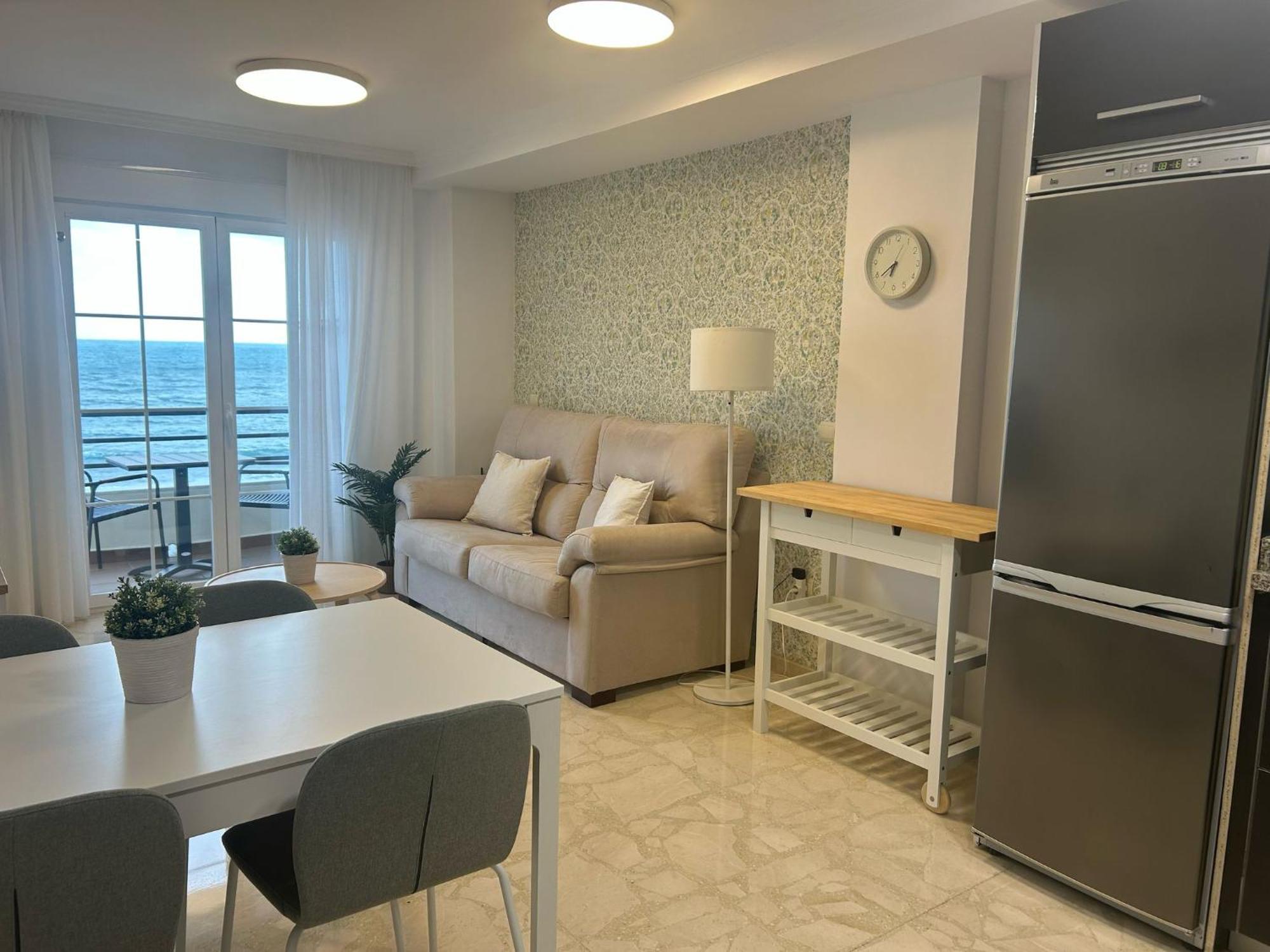 Maravilloso Apartamento En Primera Linea De Playa Con Vistas Al Mar En Caleta De Velez 2 D Exterior photo